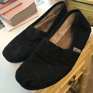 Black Toms size 8